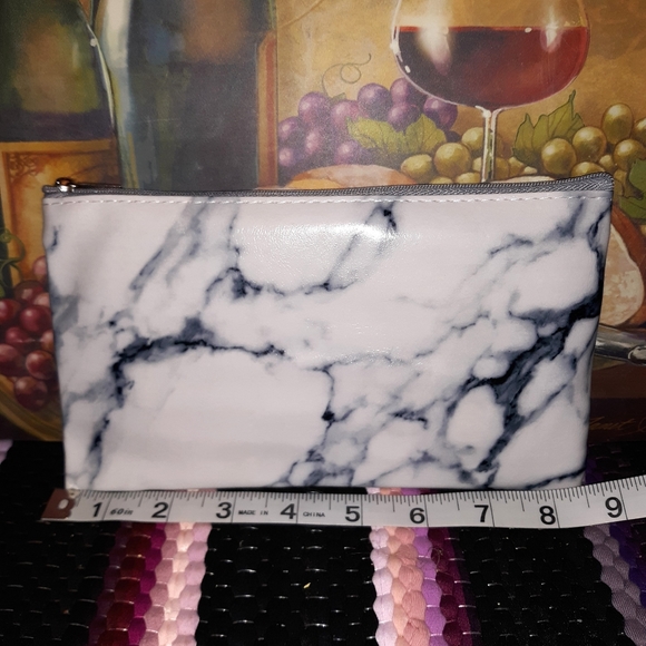 🆕️LAST SET♥️MARBLE DESIGN BRUSH SET W/ POUCH♥️ - Picture 6 of 8